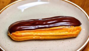 チョコレートエクレア