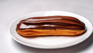 艶やかなチョコエクレア