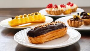 エクレアとフルーツタルトの盛り合わせ
