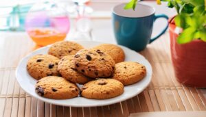 クッキーとカラフルな背景