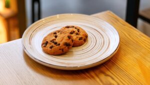 2枚のチョコチップクッキー