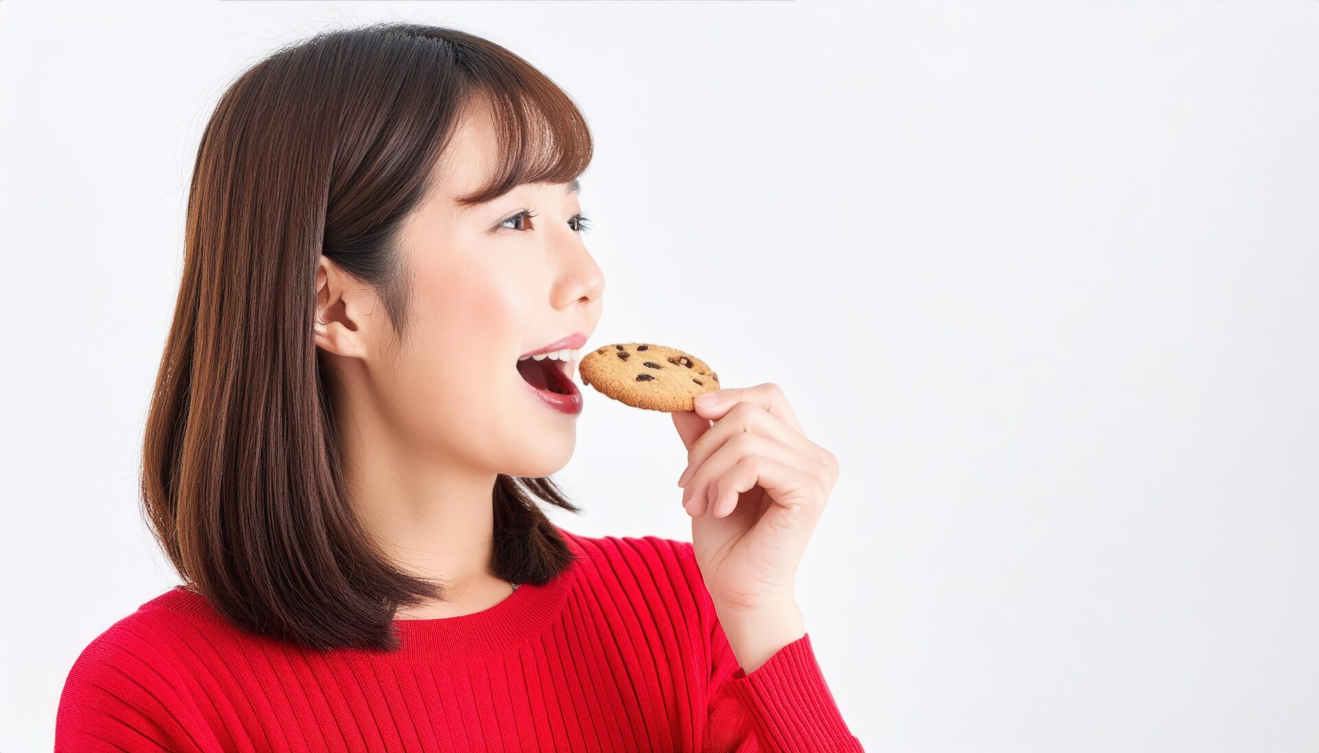 クッキーを食べる女性2
