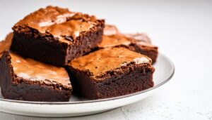 白背景とブラウニー5個の盛り付け