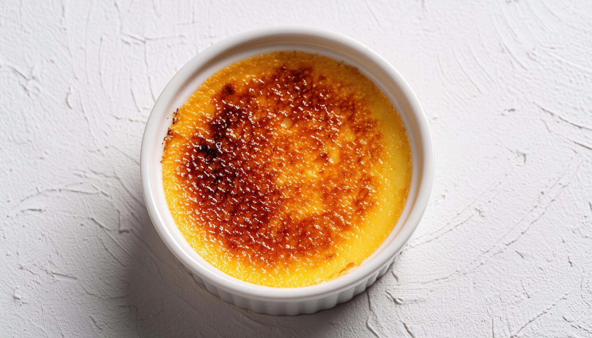 クレームブリュレのデザートプレート