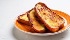 粉砂糖のかかったフレンチトースト