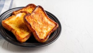 焼き色の強いフレンチトースト