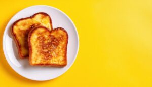 白い皿にのったフレンチトースト