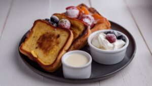ホイップとベリーのフレンチトースト