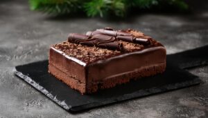 スクエア型のチョコレートケーキ