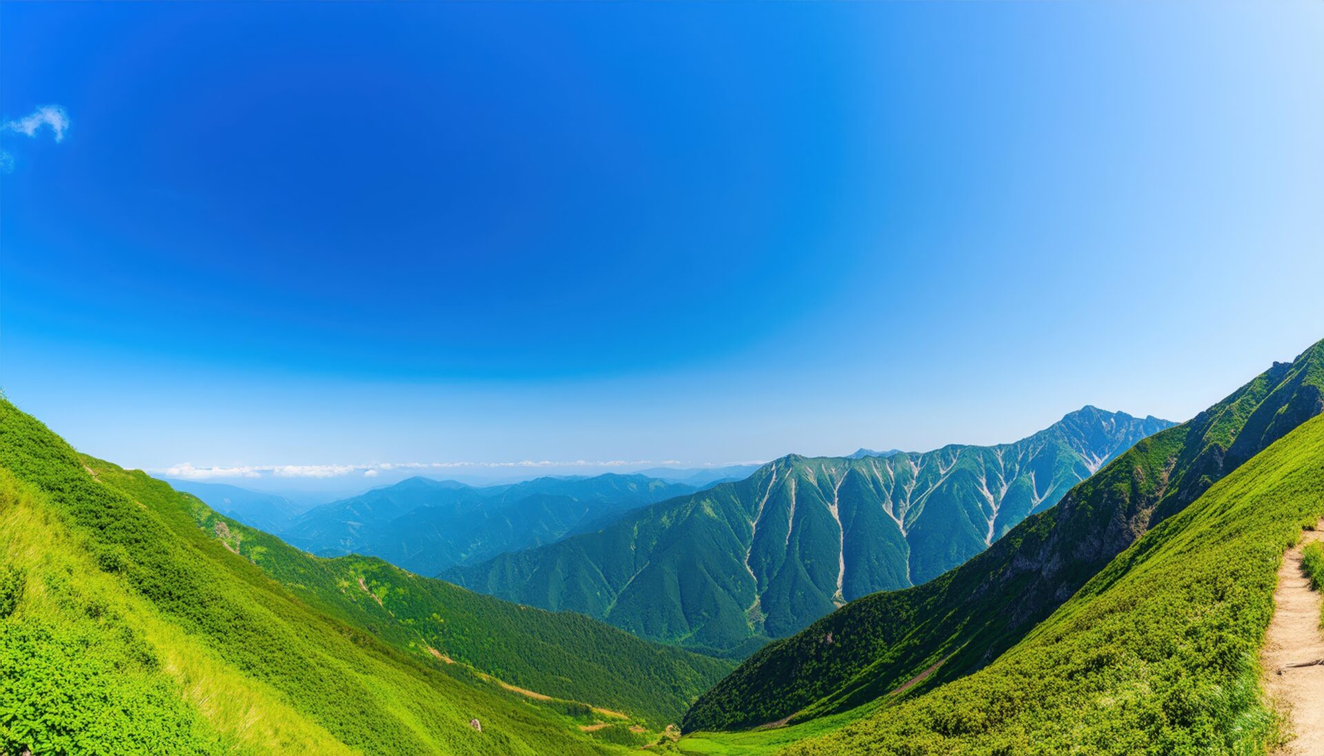 夏の山岳風景