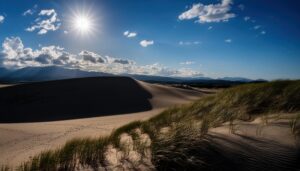 青空と太陽が輝く砂丘の風景