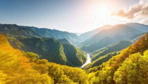 山々に囲まれた川の風景