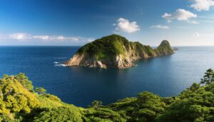 海に突き出た岬の島