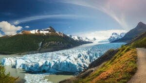 氷河と緑の山々