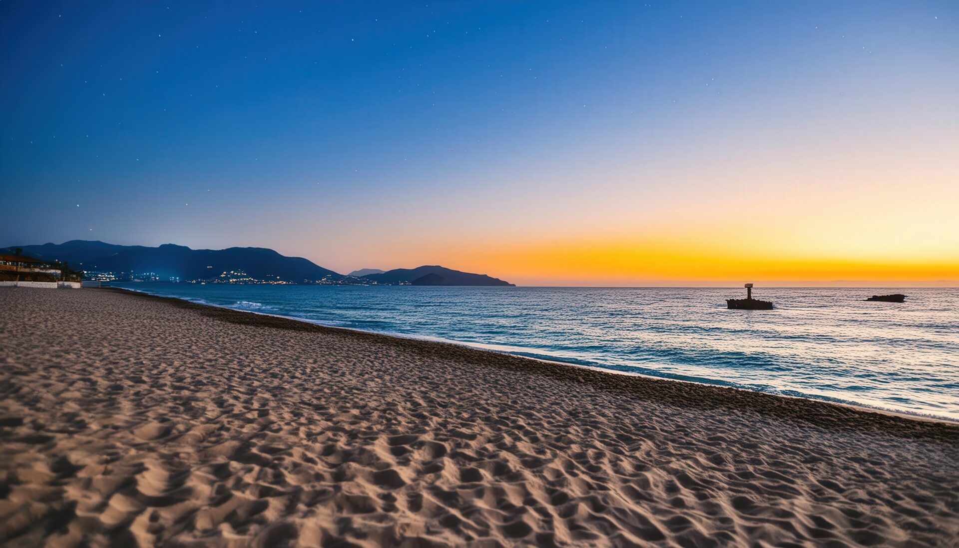 夜明け前の海岸