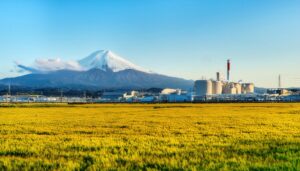 工場と富士山