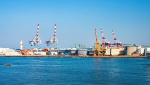 港とクレーン群