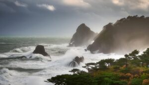 台風の影響を受けた海