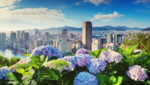 超高層ビルと紫陽花