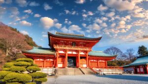 青空と神社の正面