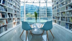 図書館の円形会議エリア