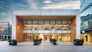 近代的なショッピングモールの外観