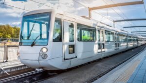 近未来的なデザインの電車