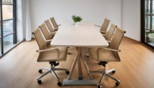 明るい窓辺の会議室