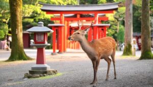 朱色の鳥居と鹿