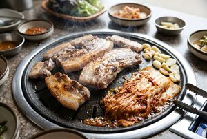 鉄板で焼けるサムギョプサル
