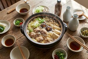 土鍋でぐつぐつ煮える寄せ鍋
