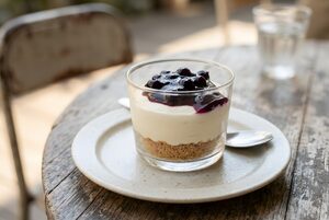 ブルーベリーのレアチーズケーキ