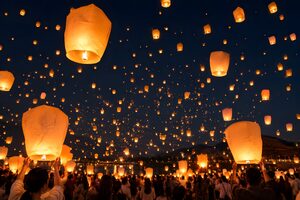 夜空に無数のランタンが舞い上がるランタン祭り