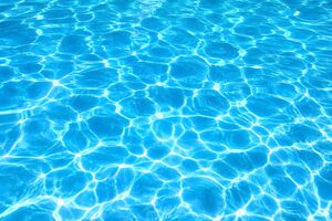 プールの水の揺らぎ