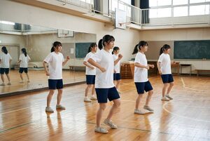 そろって踊るダンス部の練習