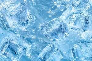 水に浮かぶ氷の涼しげな背景