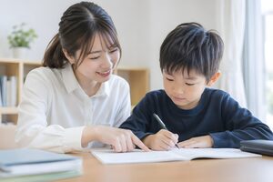 個別指導で教える塾講師