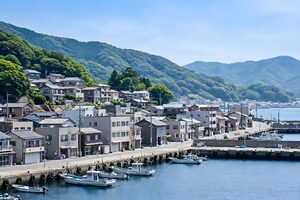 山と海に囲まれた港町