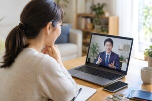 オンラインでお金の相談をする30代女性
