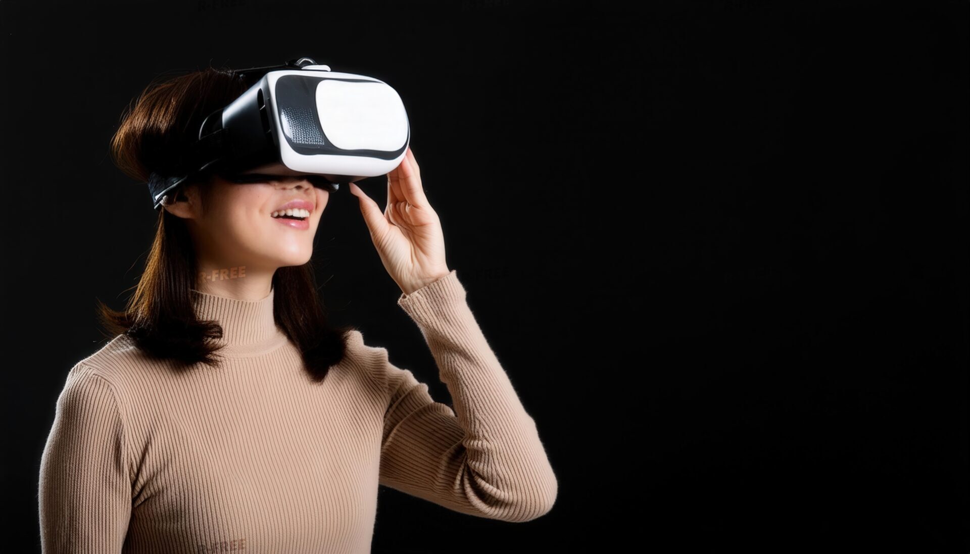 黒い背景でVRゴーグルを使用する女性