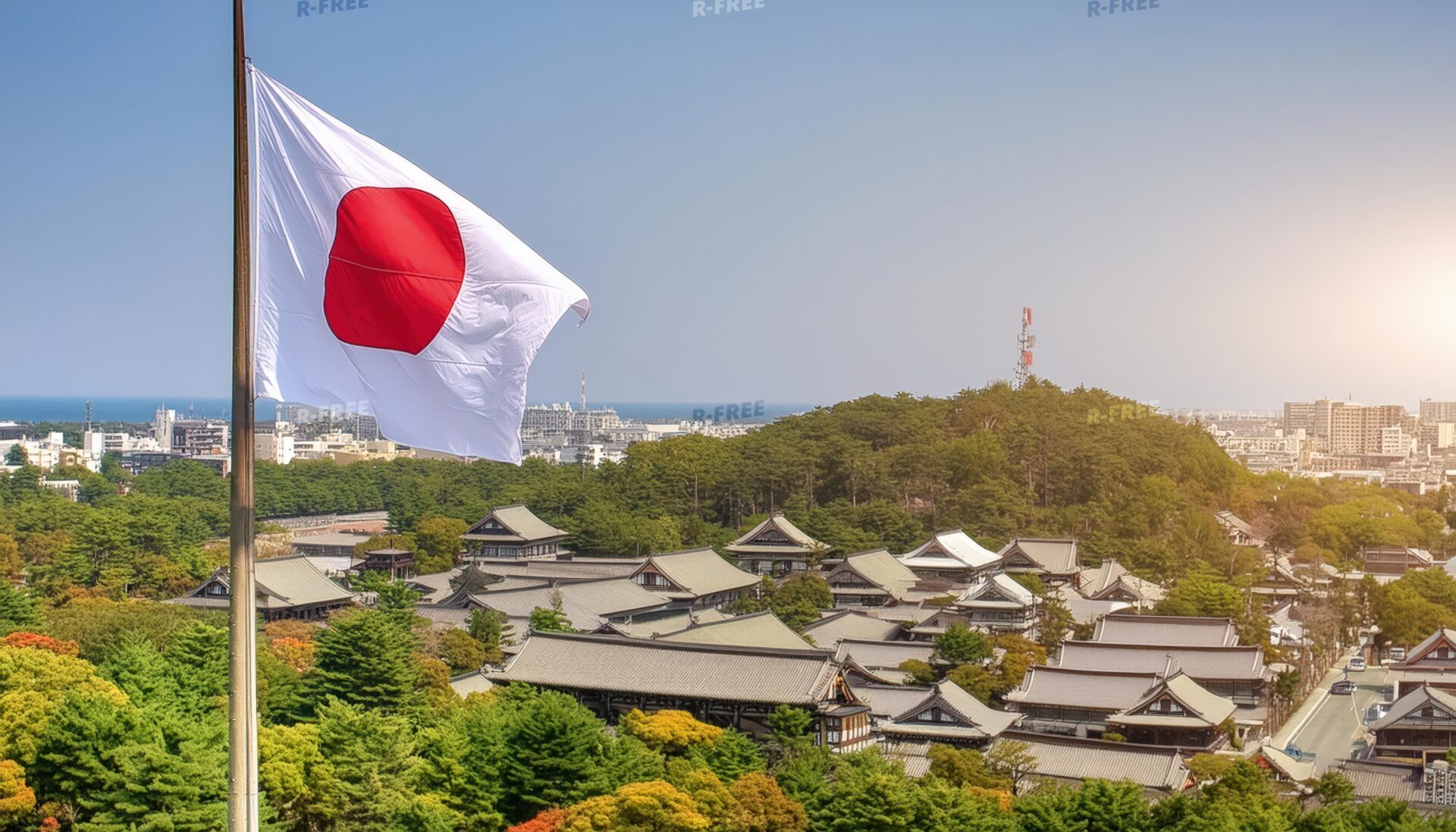 日本国旗と市街地を望む寺院