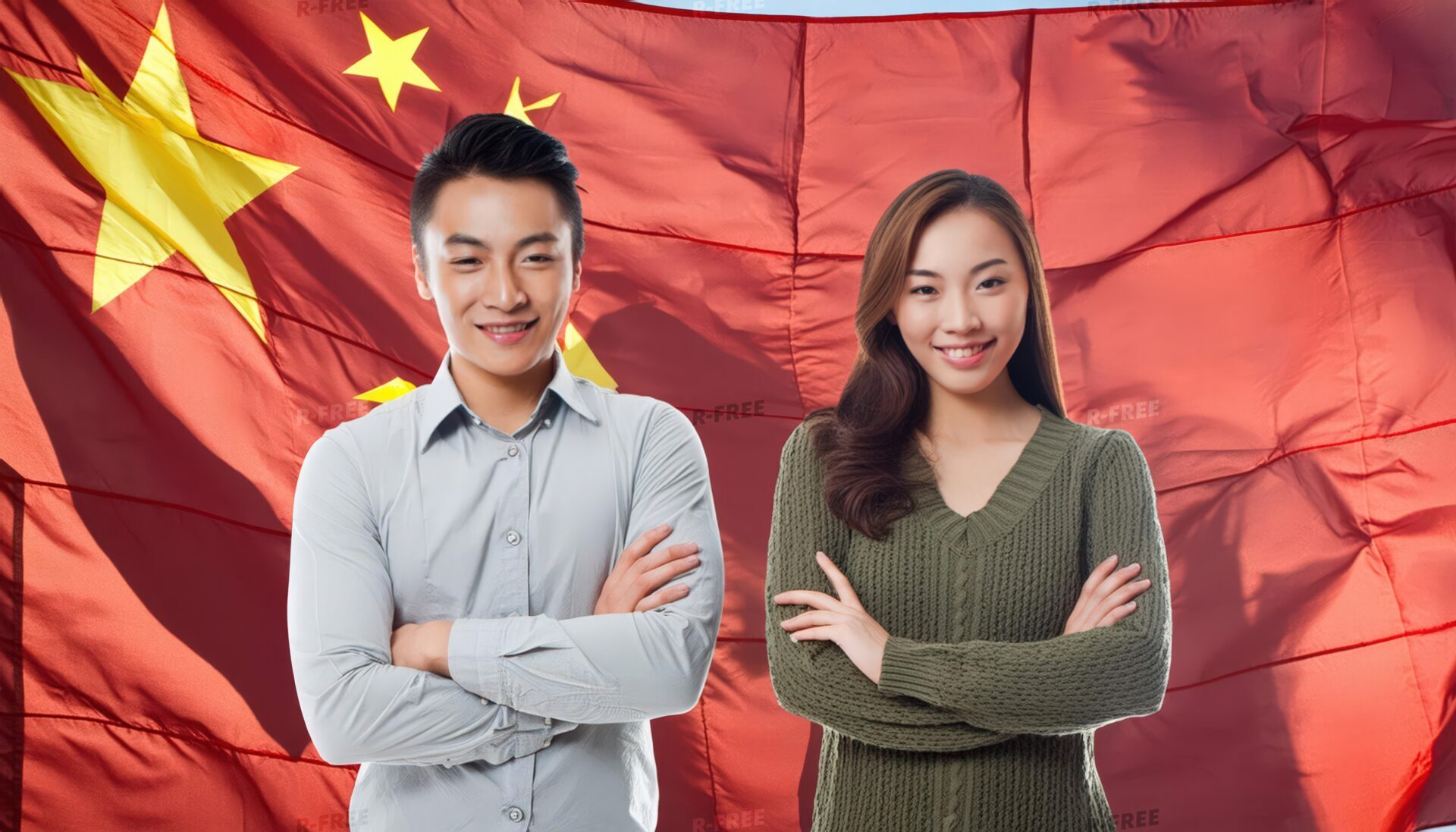 中国国旗の前で腕を組む若者たち