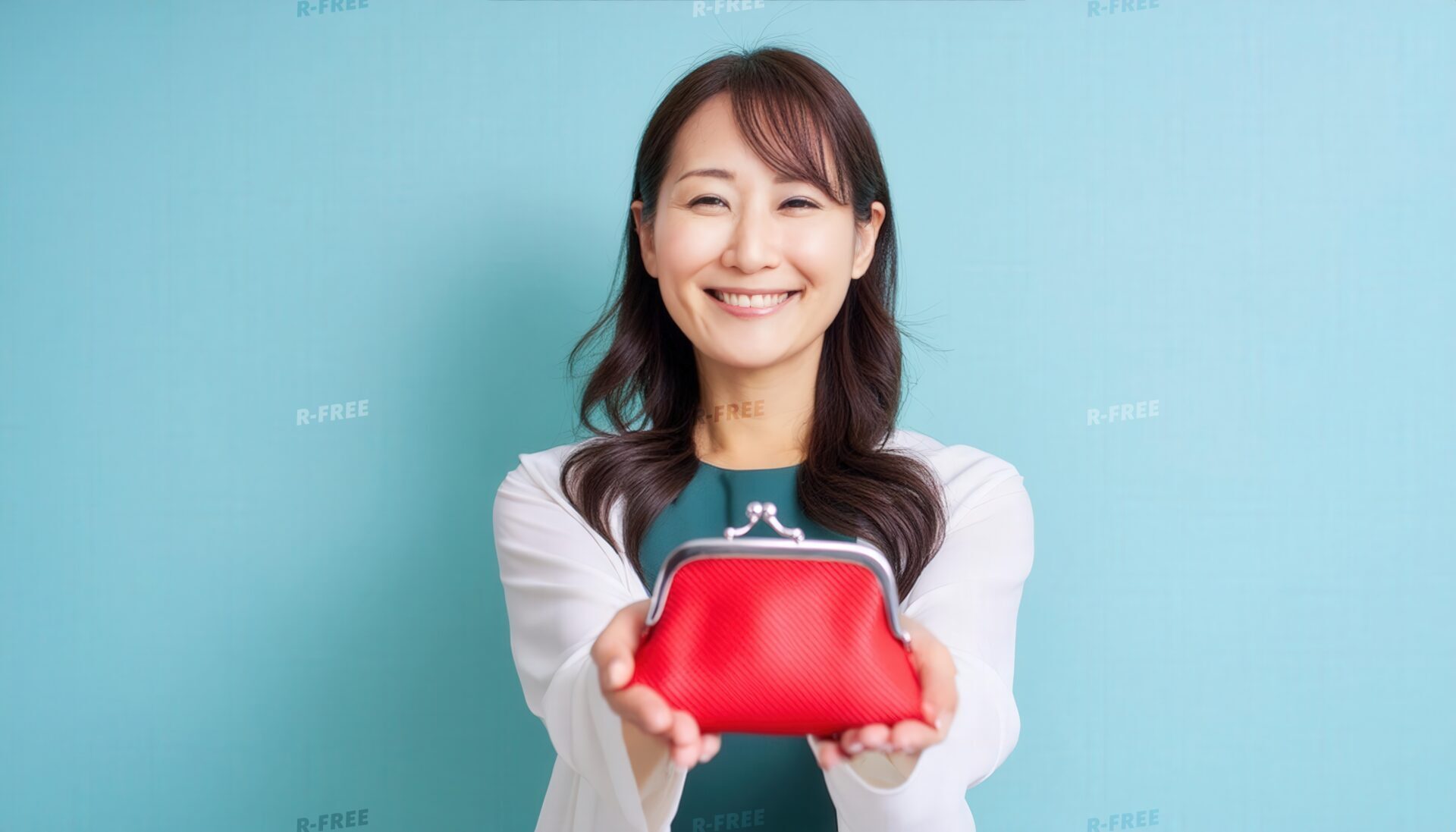 赤い財布を差し出すポジティブなイメージ