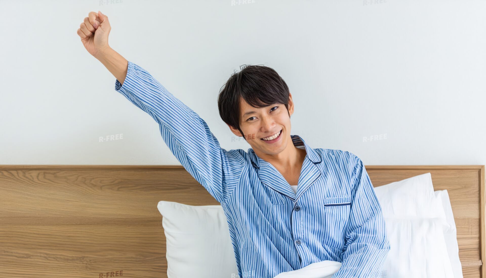 モーニングルーティンを楽しむ若い男性3