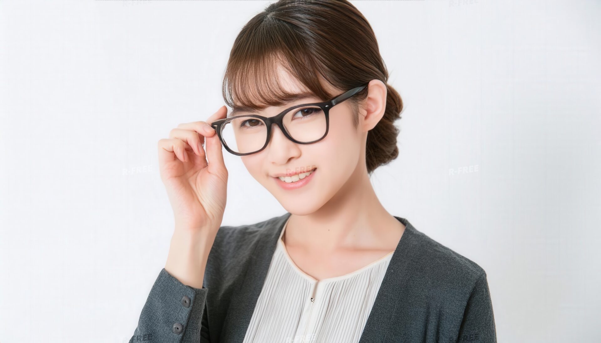 メガネをかけた女性の笑顔