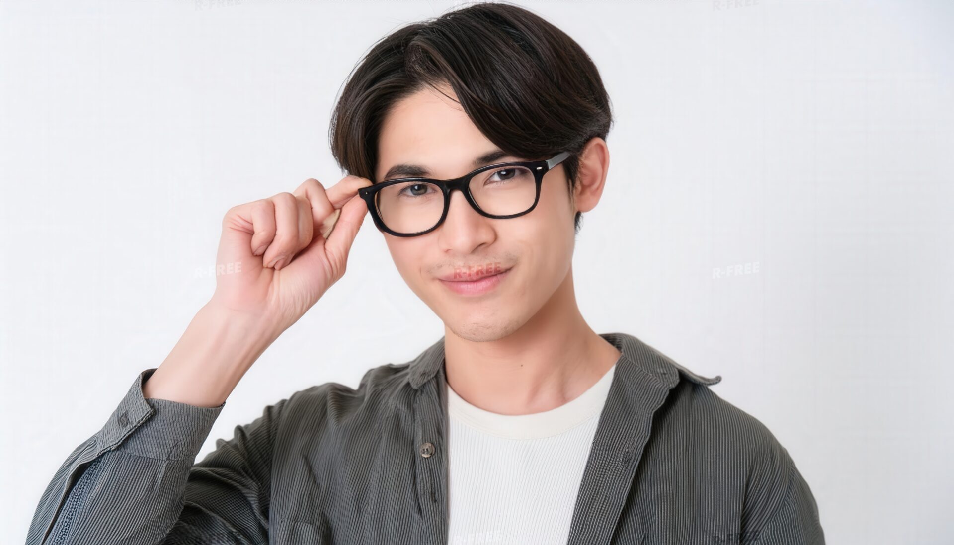 メガネをかける男性1