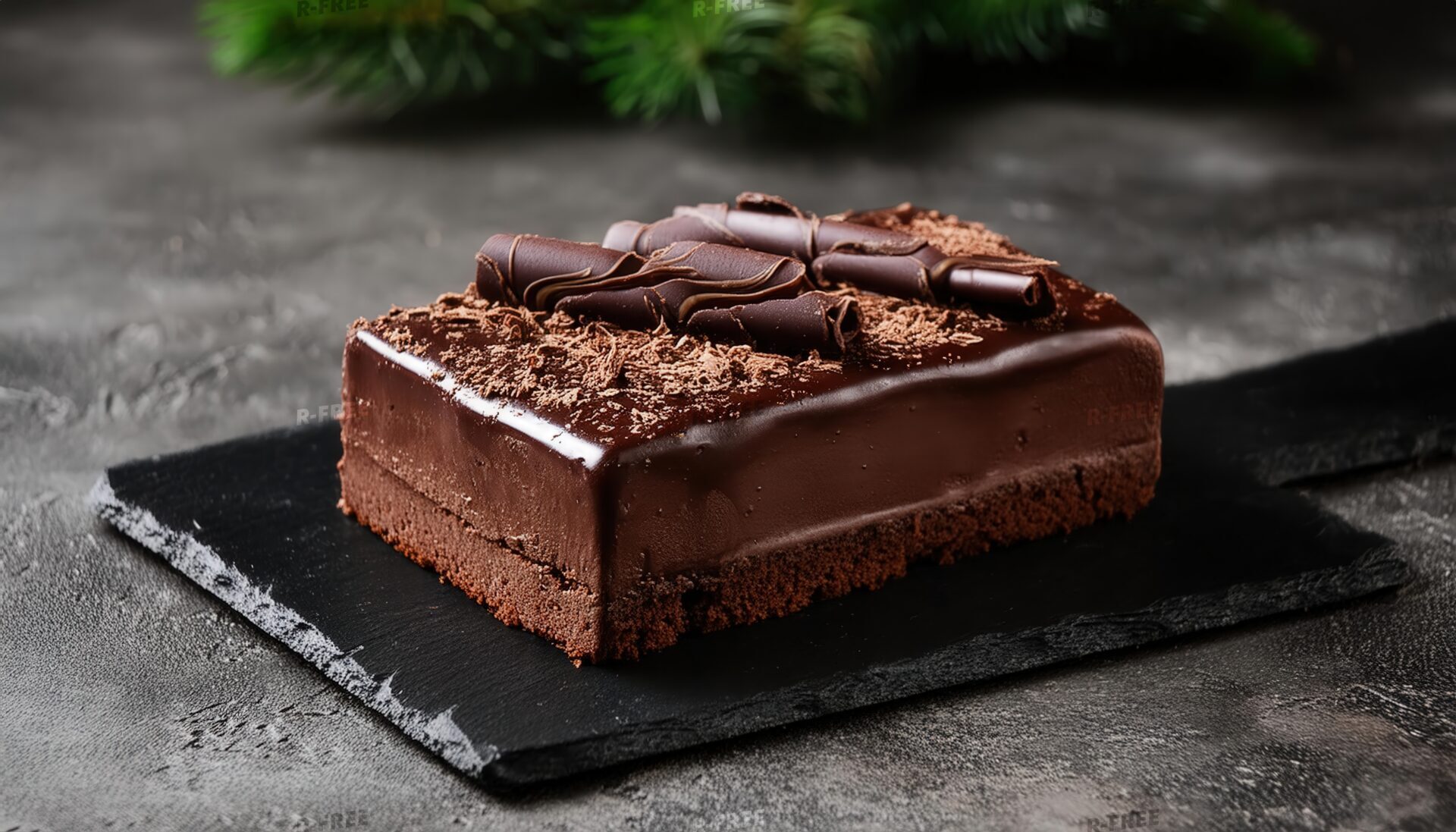 スクエア型のチョコレートケーキ