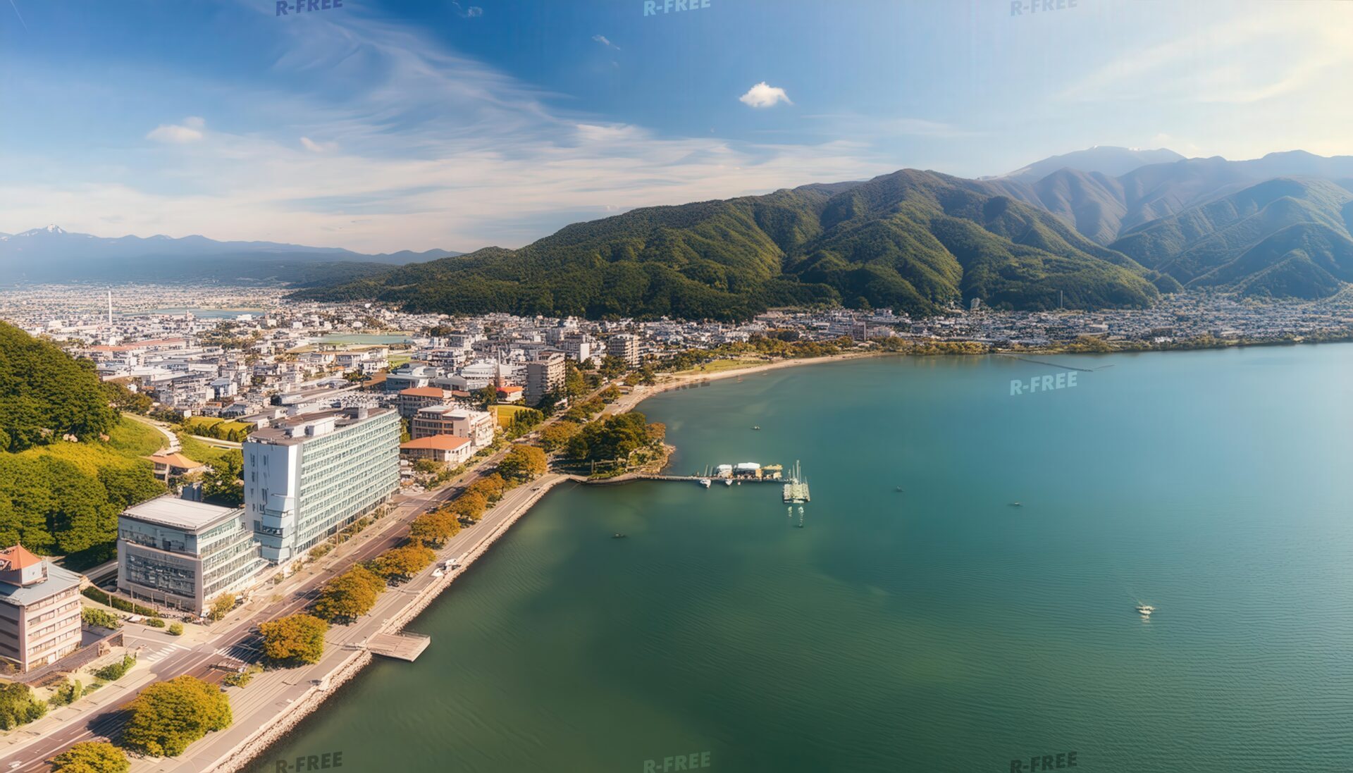 湖畔の都市景観