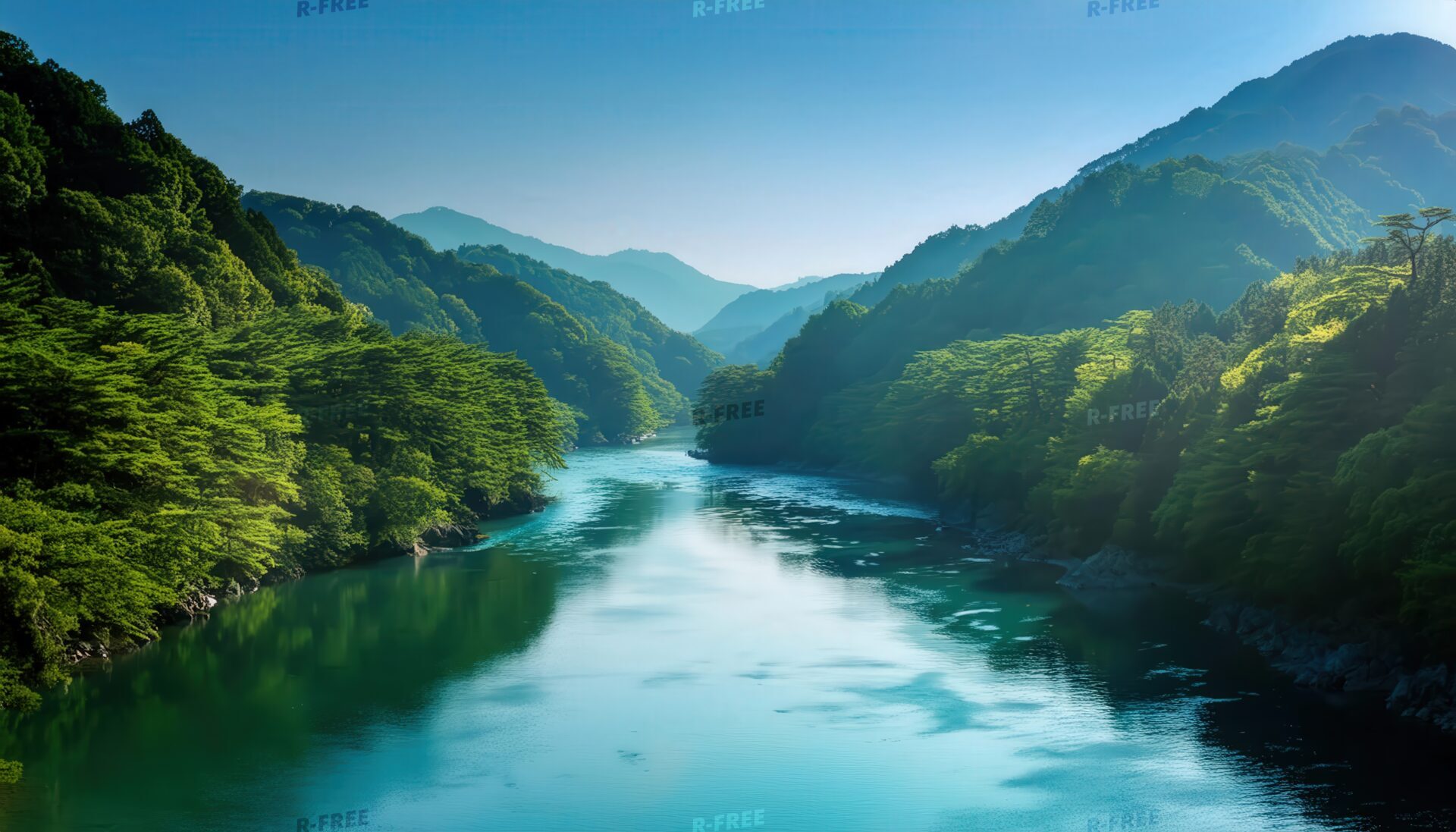エメラルドグリーンの清流と深い山岳渓谷