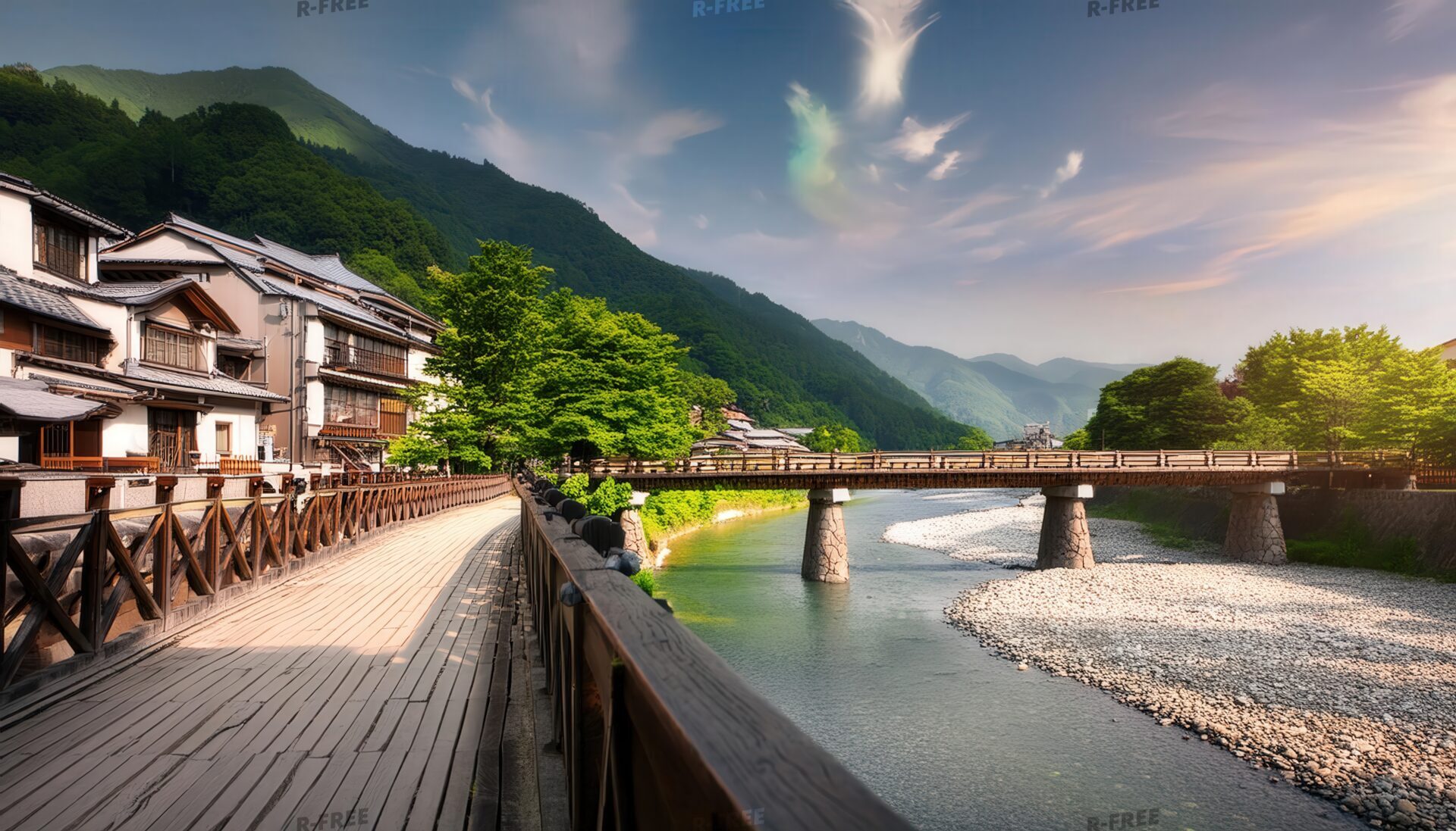 旅館街と木造の橋